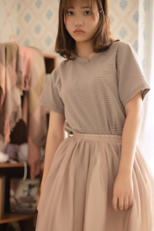黑人与娇小美女